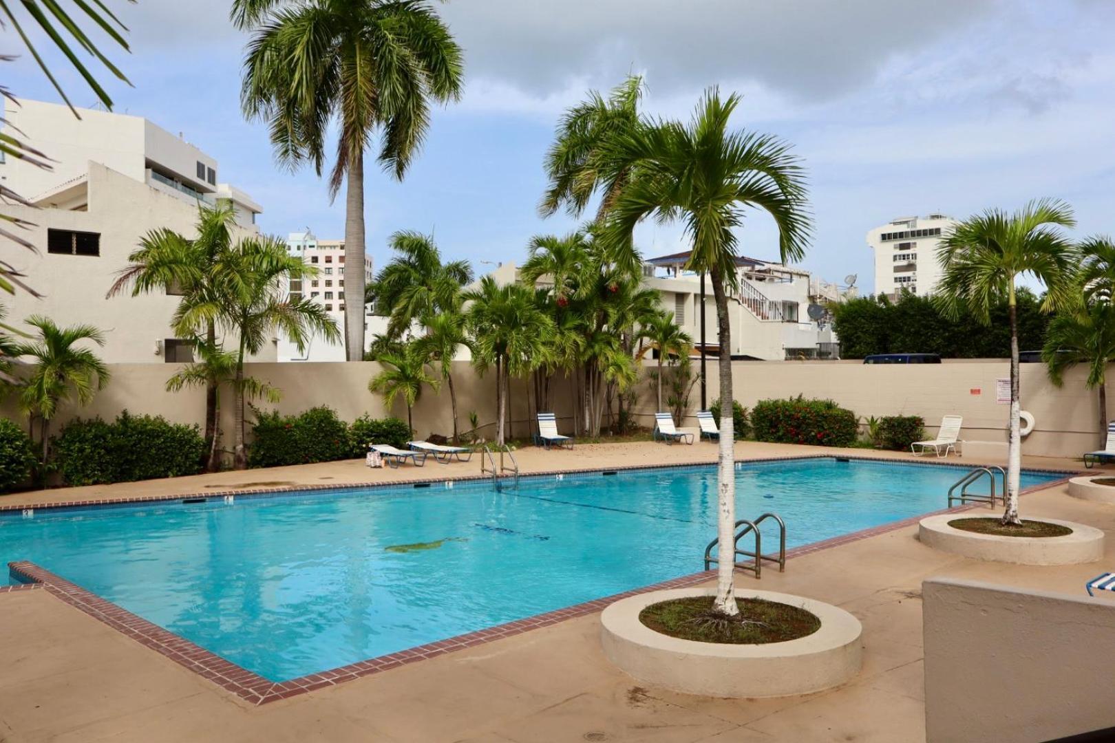 Isla Verde Modern Apartment With Pool Сан-Хуан Экстерьер фото